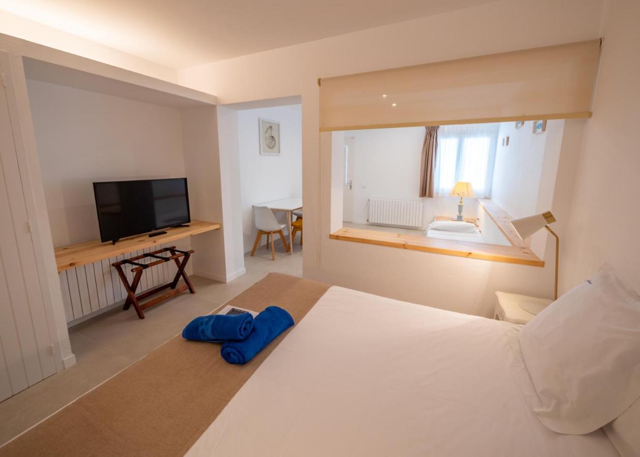 Hotel Calina กาดาเกส ภายนอก รูปภาพ