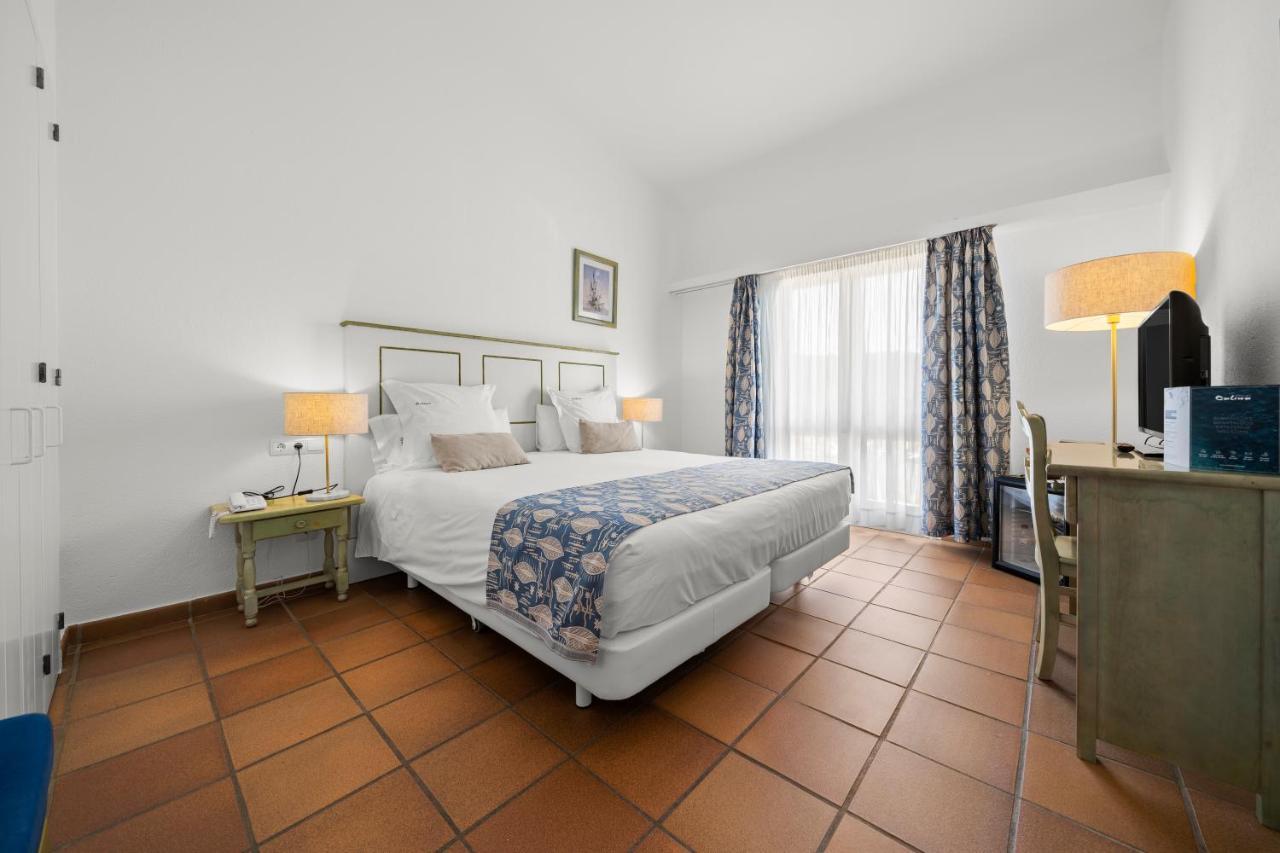 Hotel Calina กาดาเกส ภายนอก รูปภาพ