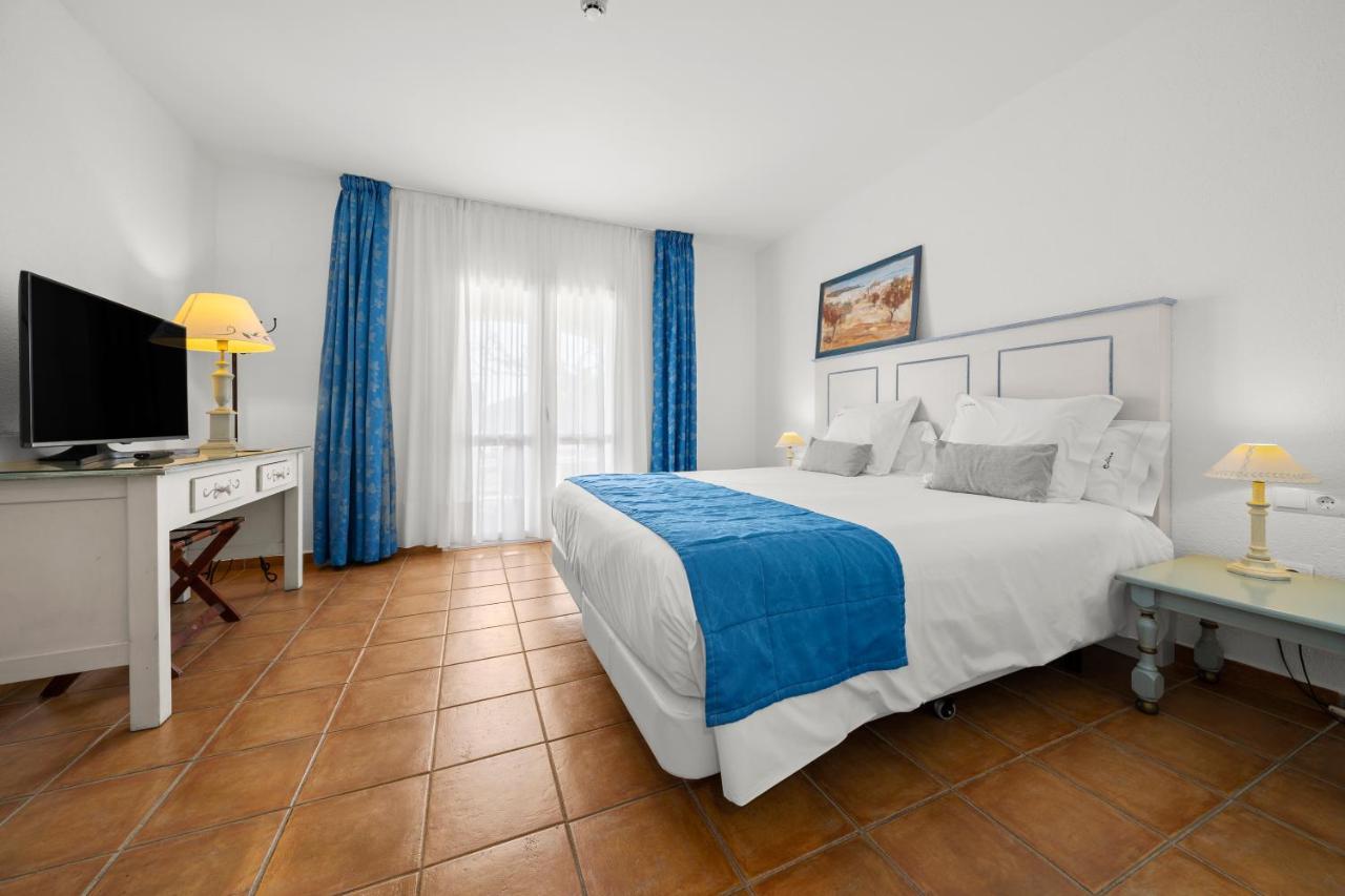 Hotel Calina กาดาเกส ภายนอก รูปภาพ
